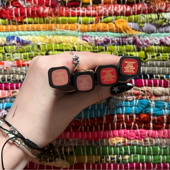 L'Oreal Paris Colour Riche Voluminous Matte Lipstick bundle - Picture 2 of 4